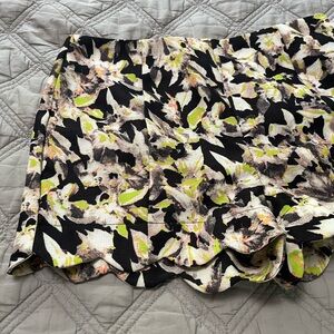 Ark & Co patterned scallopped shorts size Medium